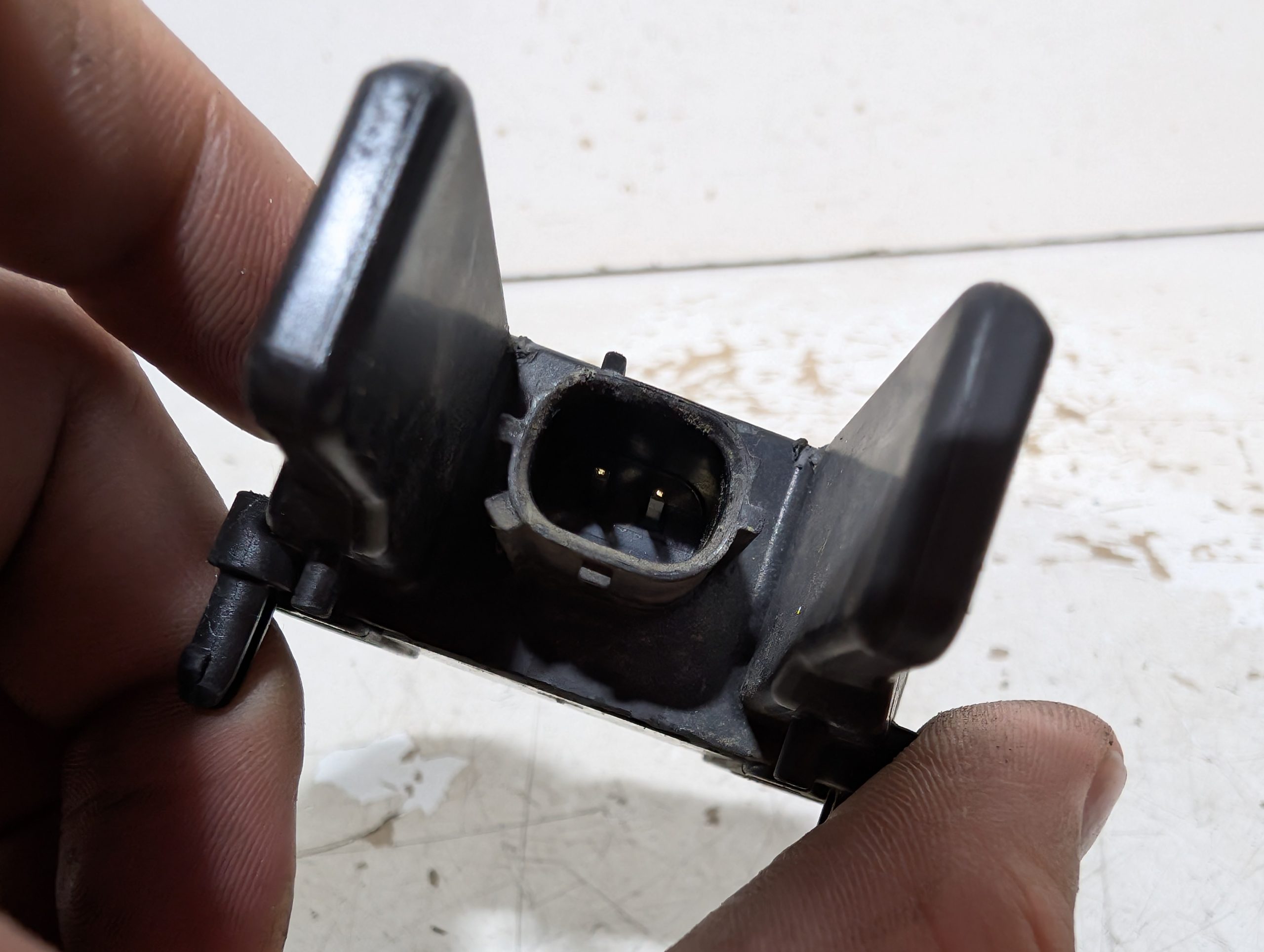 OEM 2014-2024 Toyota 4Runner 4.0L Crash Impact Sensor - Image 4