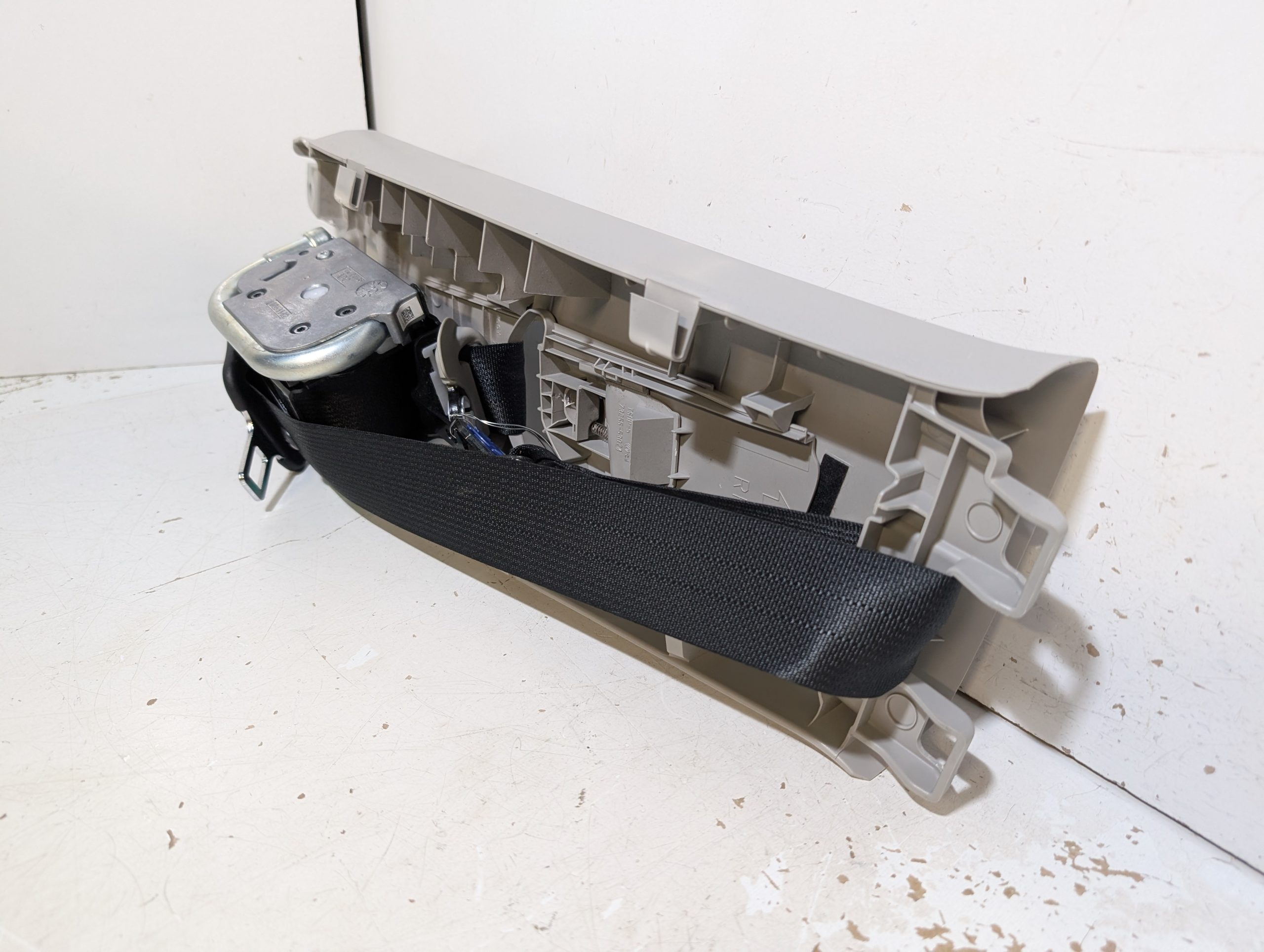 OEM 2014-2024 Toyota 4Runner 4.0L Front Right Pillar Trim W/ Seatbelt - Image 7