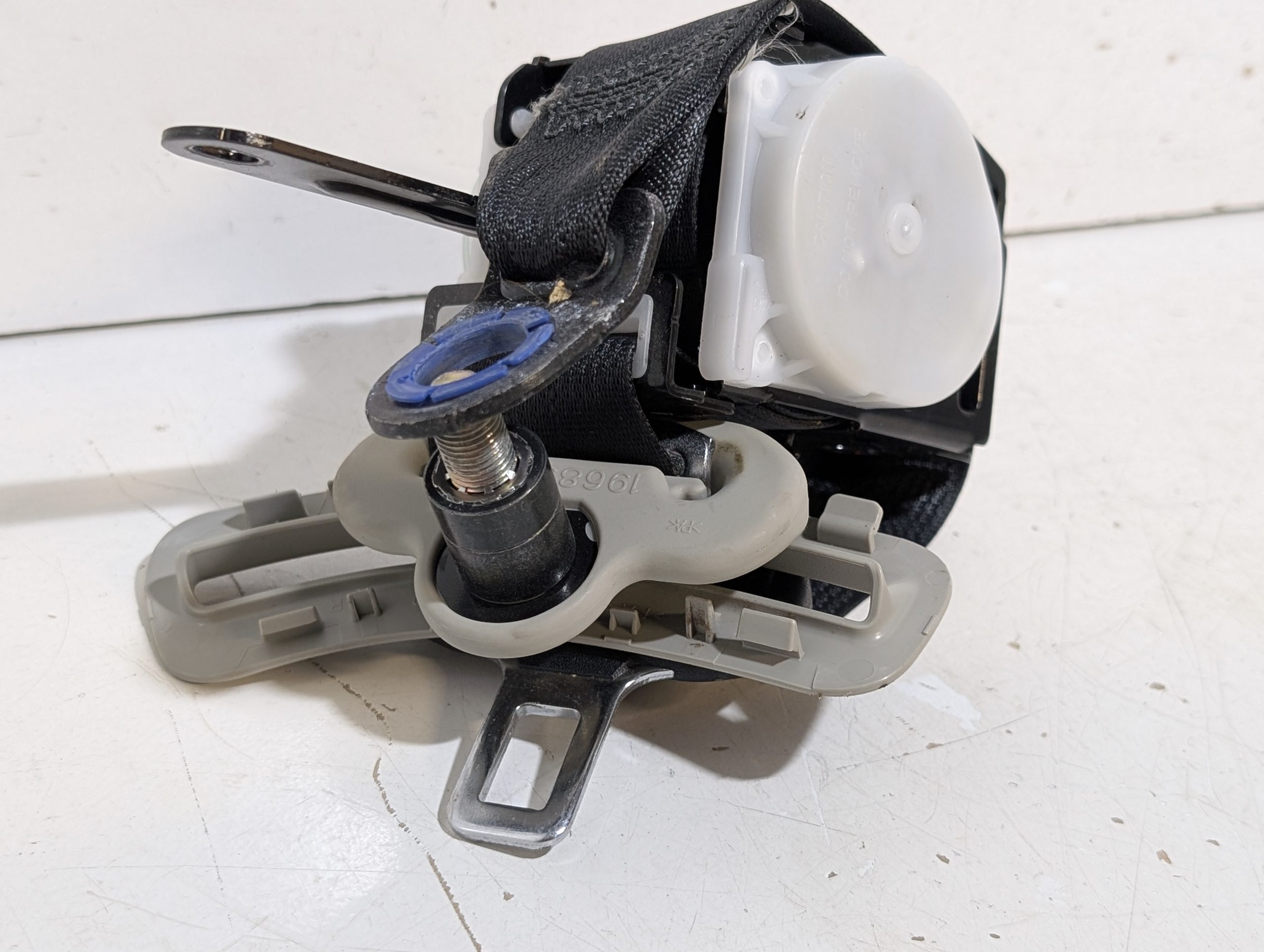 OEM 2014-2024 Toyota 4Runner 4.0L Right Seat Belt - Image 6