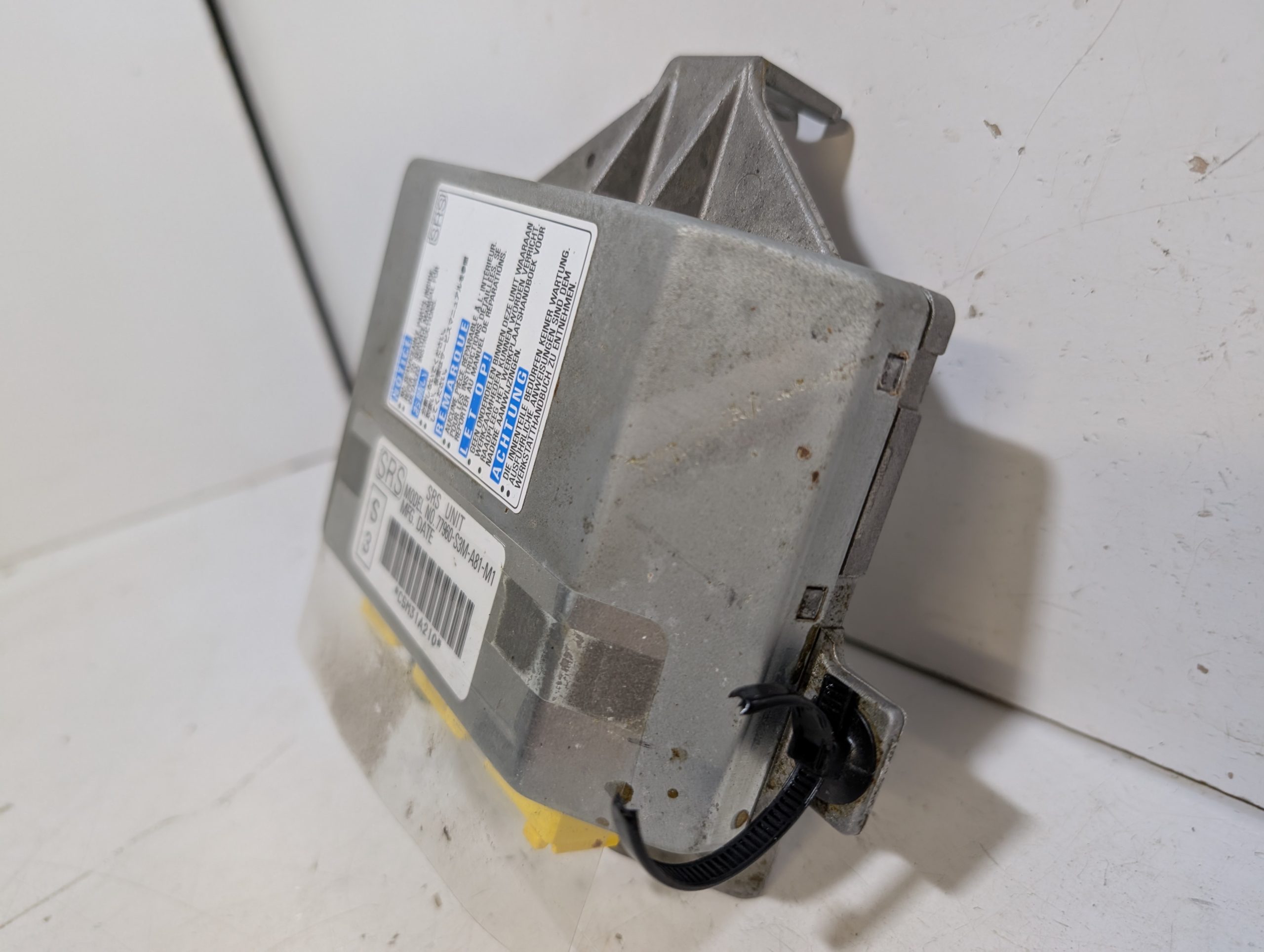 OEM 2014-2024 Toyota 4Runner 4.0L Air Bag SRS module - Image 2