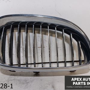 OEM 2004-2007 BMW 525i 2.5L front right grille
