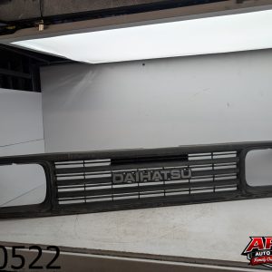 OEM 1990 Daihatsu Rocky 1.6L FRONT BUMPER RADIATOR GRILL