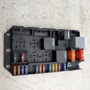 OEM 2006 Land Range Rover 4.4L Engine Fuse Relay Box