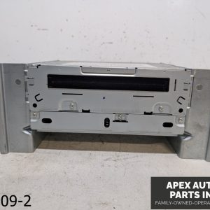 OEM 2006-2015 Land Rover LR2 3.2L Front Dashboard AM FM CD Radio Player Receiver