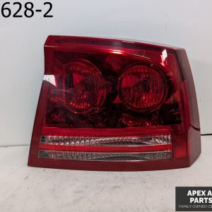 OEM 2006 Dodge Charger 3.5L Passenger Side Tail Light Taillight F04B44052