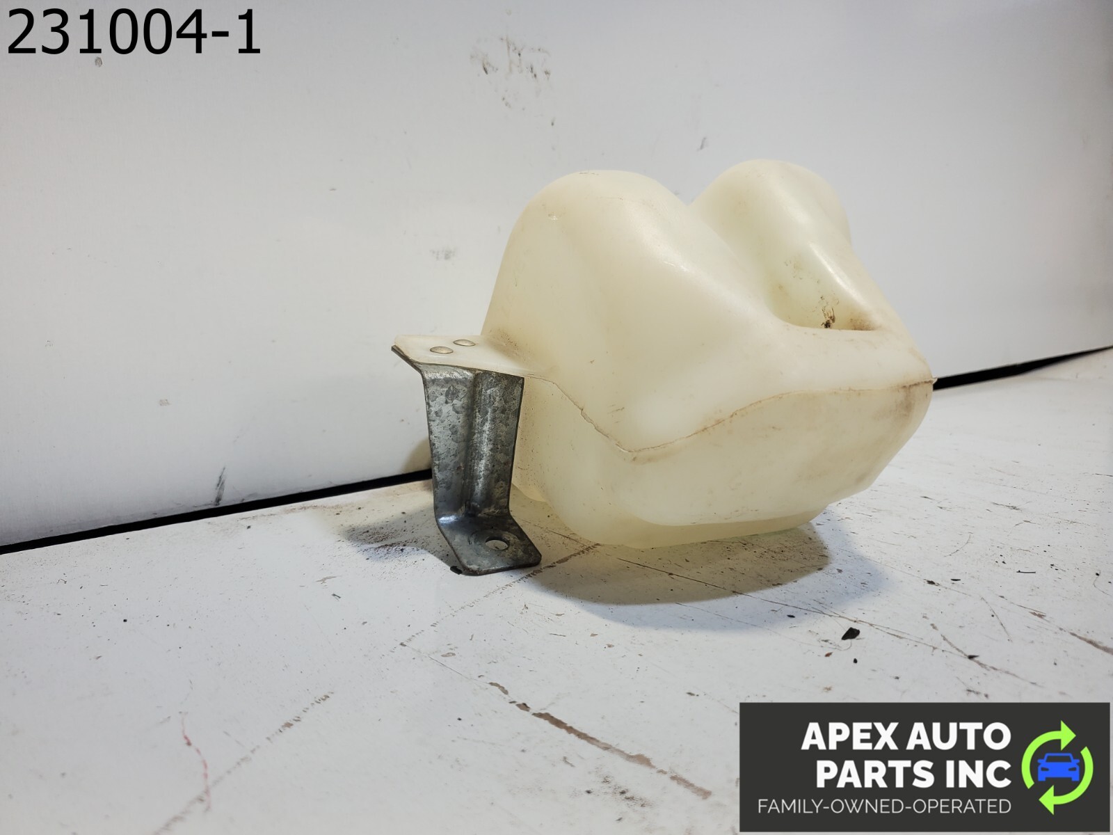 OEM 1984 Pontiac Fiero WINDSHIELD WASHER FLUID BOTTLE RESERVOIR 22039456 - Image 2