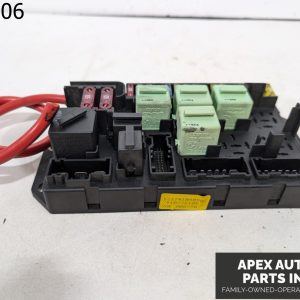 OEM 2003 Range Rover 4.4L Rear Fuse Box Junction Relay YQE000350