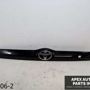 OEM 2002 Toyota Highlander 3.0L Liftgate Release License Lights Trim