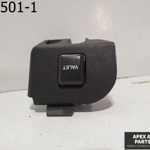 OEM 2001 Jaguar S-Type 4L VALET SWITCH BEZEL ASSEMBLY-PUSH BUTTON