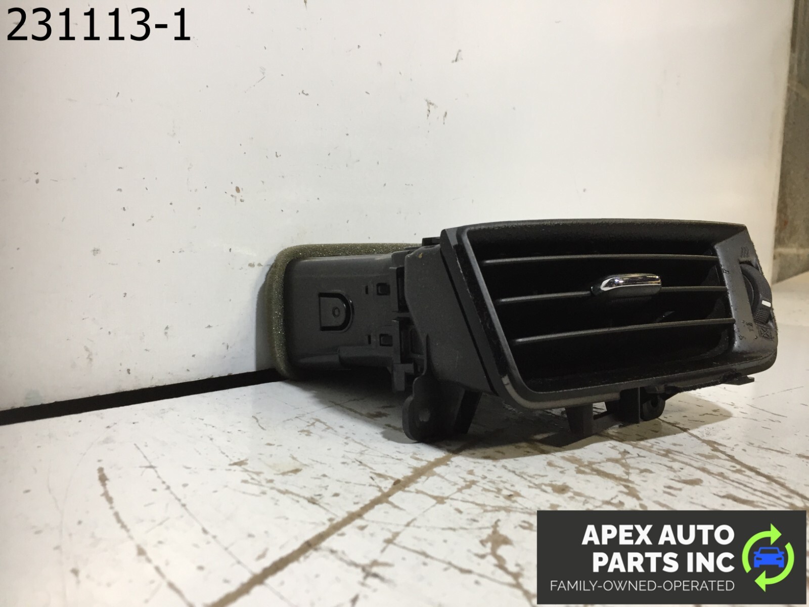 OEM 2015 Chevy Silverado Right Passenger Side Dash Vent 20943683 - Image 2