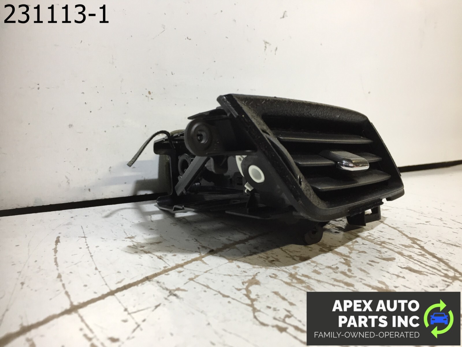 OEM 2015 Chevy Silverado Left Driver Side Dash Vent 20943683 - Image 2