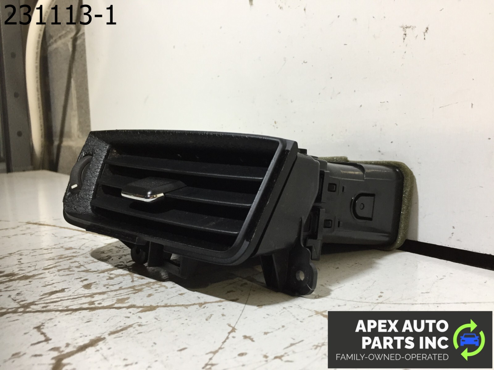OEM 2015 Chevy Silverado Left Driver Side Dash Vent 20943683 - Image 3