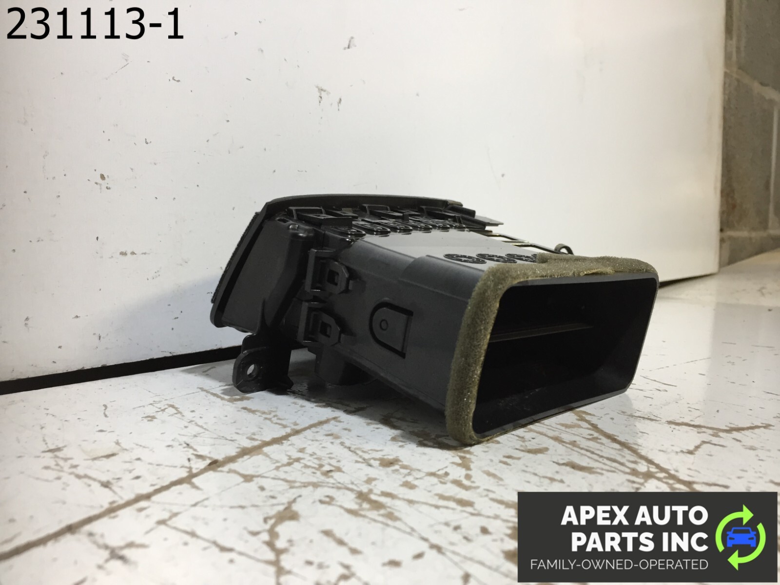 OEM 2015 Chevy Silverado Left Driver Side Dash Vent 20943683 - Image 5