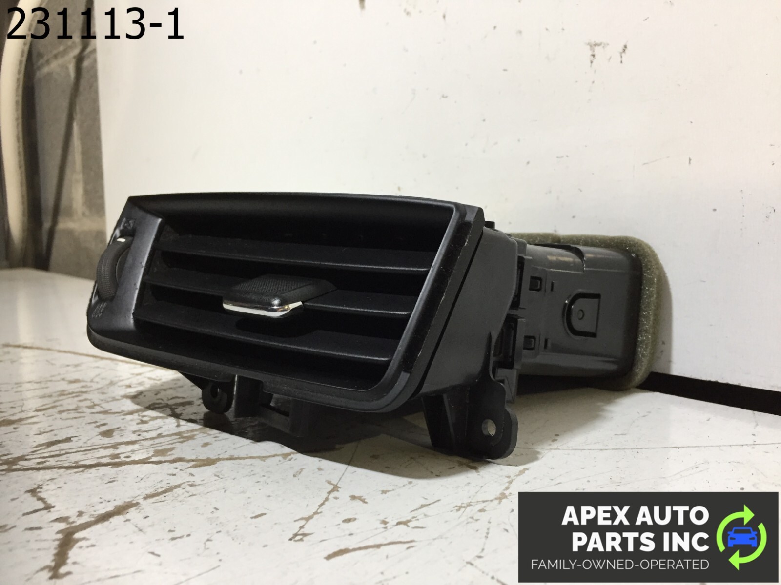 OEM 2015 Chevy Silverado Left Driver Side Dash Vent 20943683 - Image 3