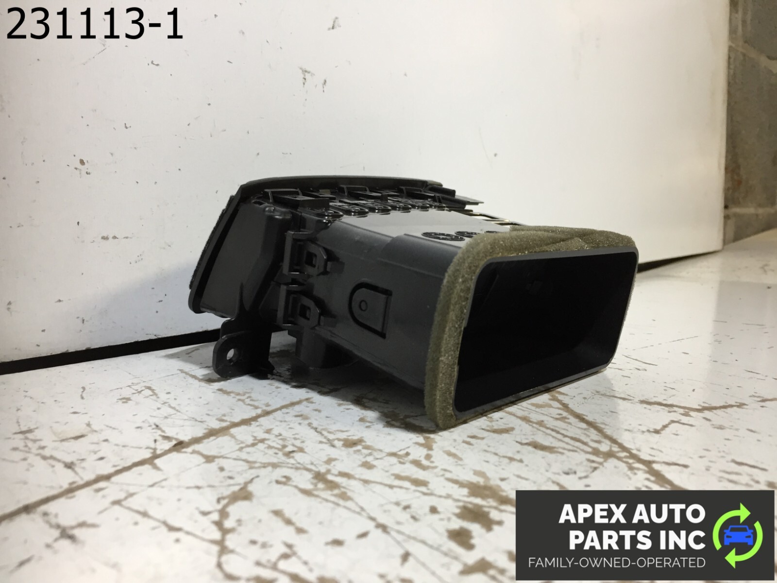 OEM 2015 Chevy Silverado Left Driver Side Dash Vent 20943683 - Image 5
