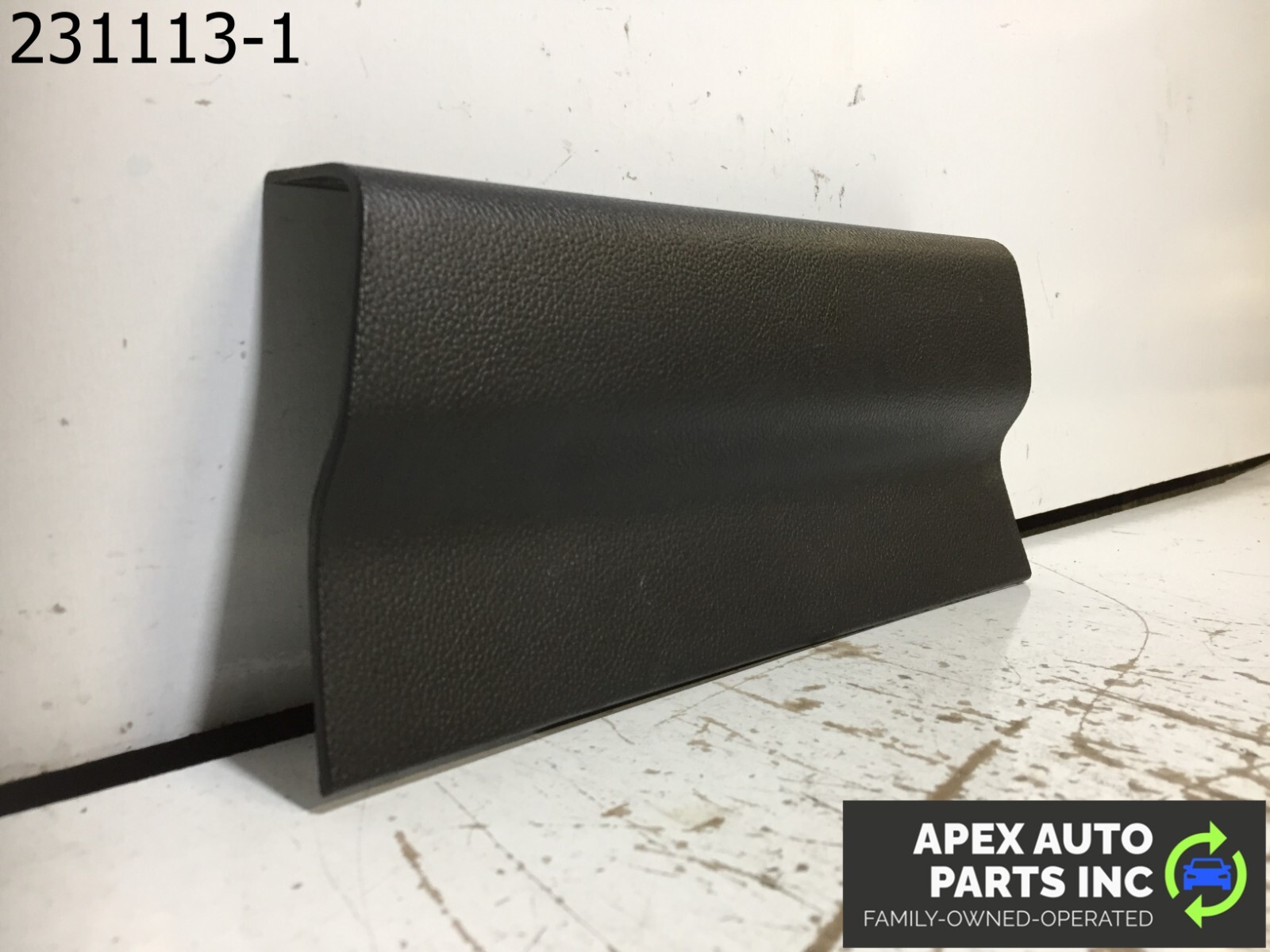 OEM 2015 Chevy Silverado BACK GLASS UPPER WINDOW REVEAL RH TRIM MOLDING - Image 2