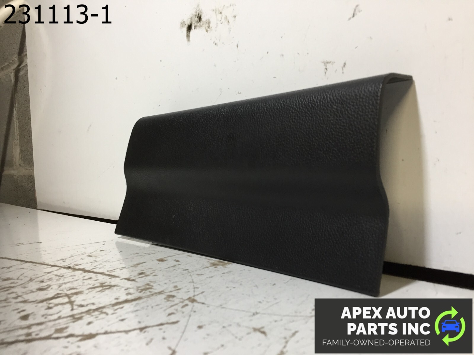 OEM 2015 Chevy Silverado BACK GLASS UPPER WINDOW REVEAL RH TRIM MOLDING - Image 3