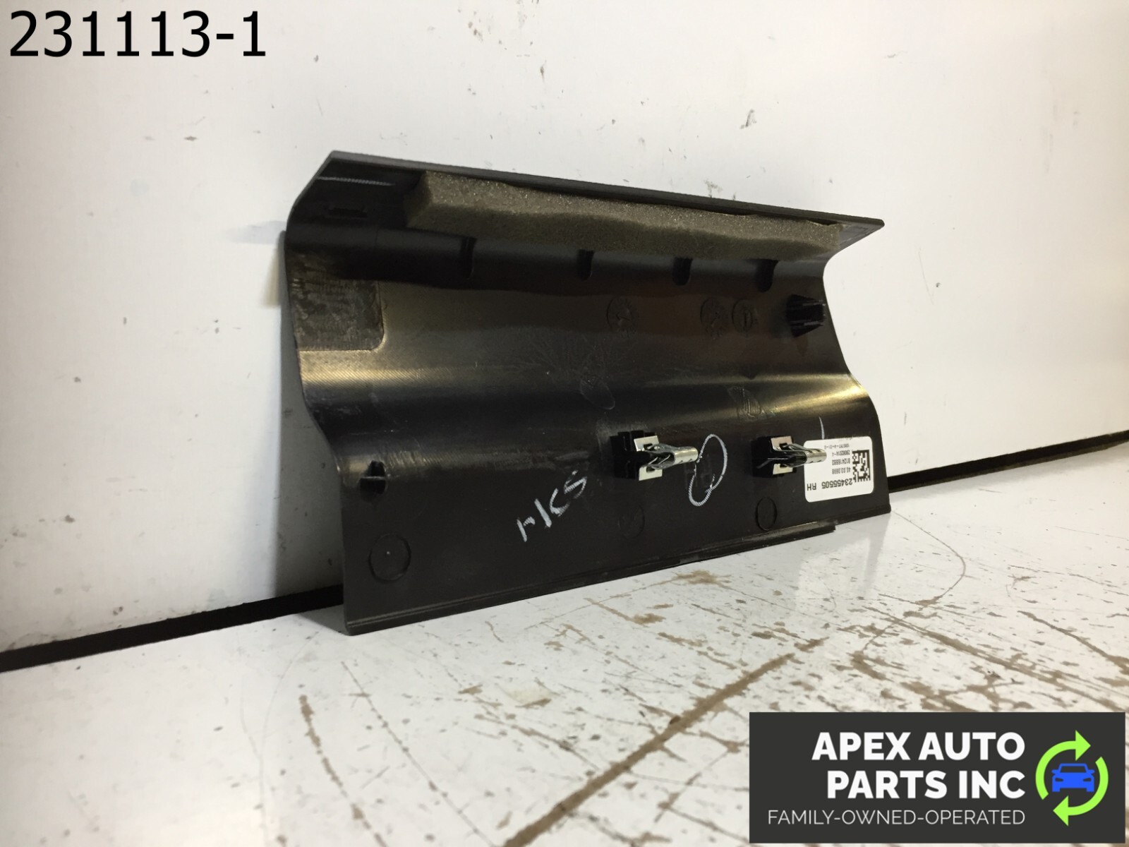 OEM 2015 Chevy Silverado BACK GLASS UPPER WINDOW REVEAL RH TRIM MOLDING - Image 5
