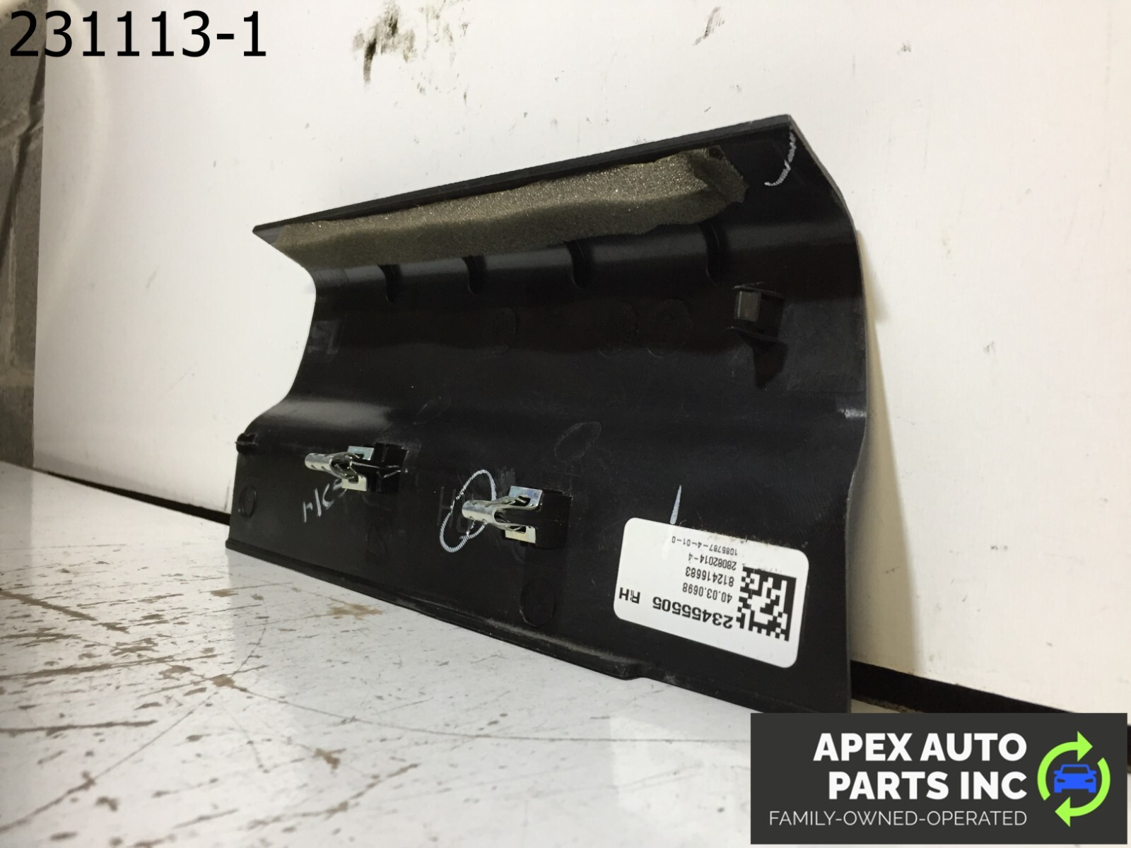 OEM 2015 Chevy Silverado BACK GLASS UPPER WINDOW REVEAL RH TRIM MOLDING - Image 6