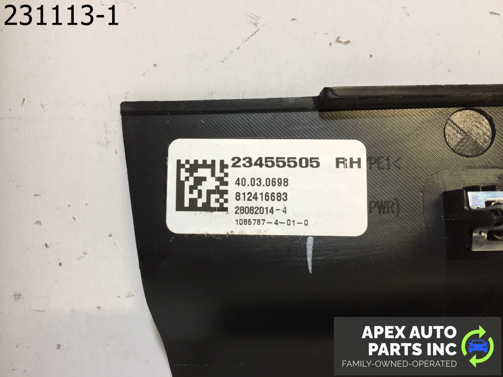 OEM 2015 Chevy Silverado BACK GLASS UPPER WINDOW REVEAL RH TRIM MOLDING - Image 7