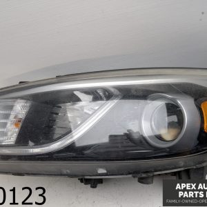 OEM 2016 Kia Sedona 3.3L LEFT DRIVER SIDE HEADLIGHT HALOGEN