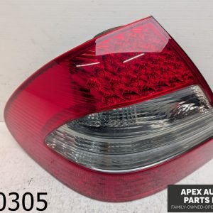 OEM 2007 Mercedes E350 3.5L OUTER CORNER QTR MTD Tail Light Left Driver  LED