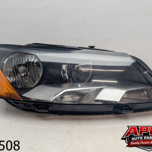 OEM 2014 Volkswagen Passat 1.8L  Halogen Passenger Right Headlight Assembly