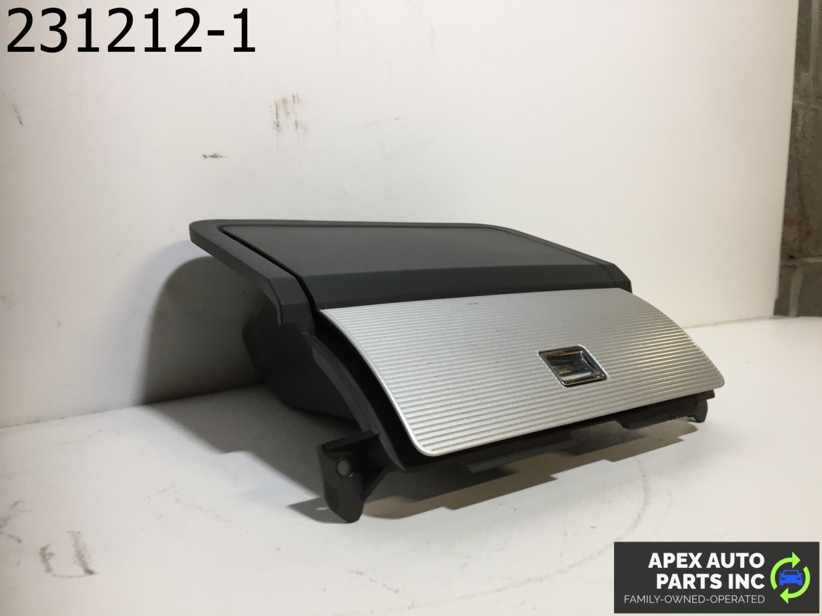 OEM Dodge Journey 2009 Mounted Navigation Display Screen 05064339AE - Image 2