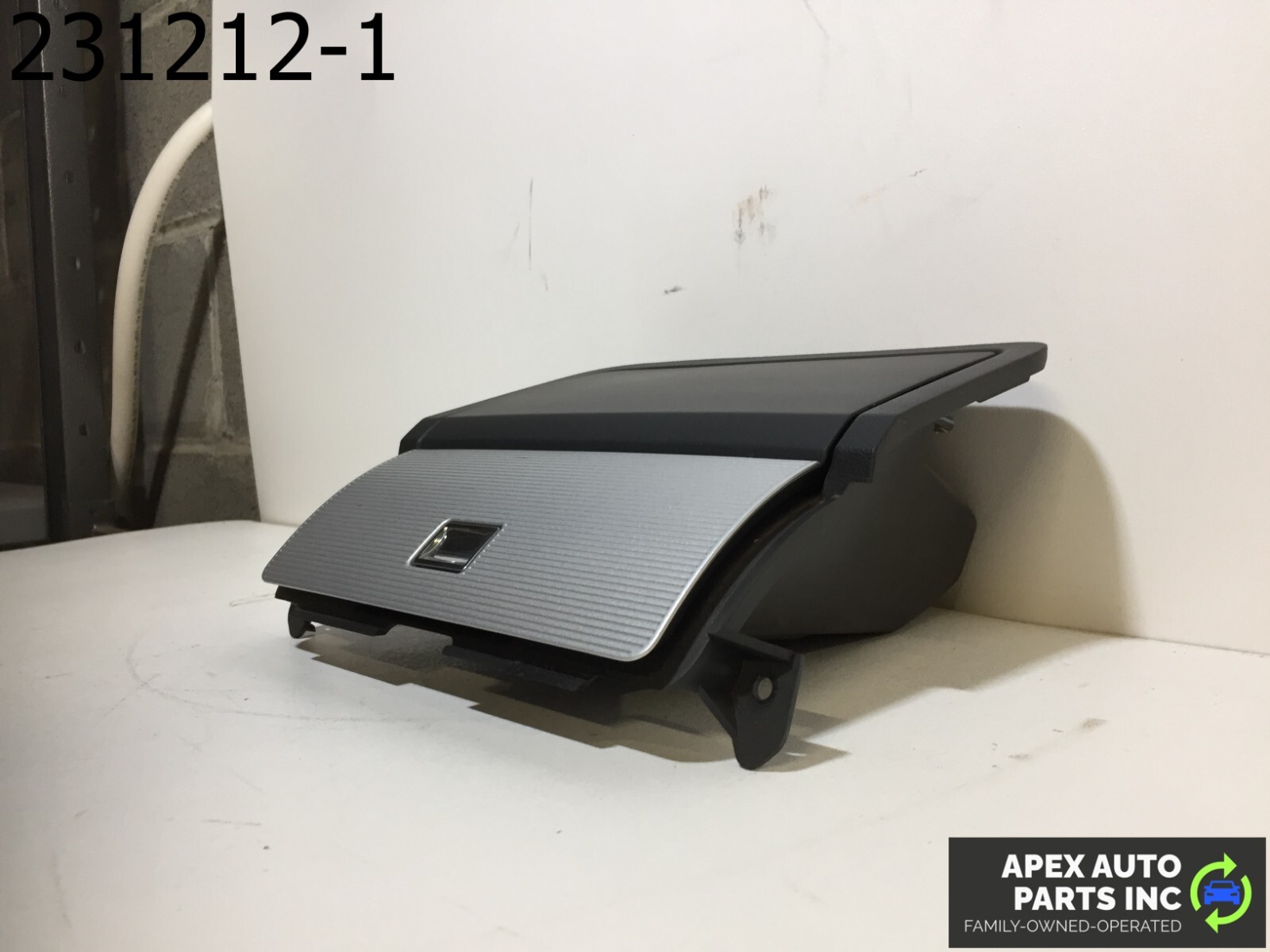 OEM Dodge Journey 2009 Mounted Navigation Display Screen 05064339AE - Image 3