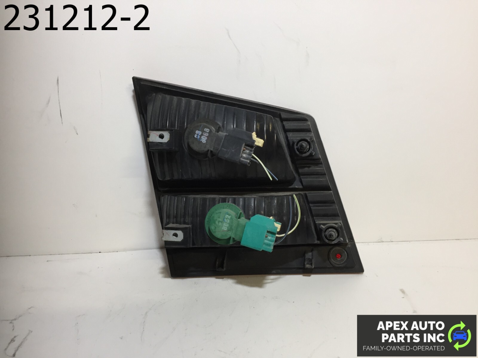 OEM Dodge Journey 2009 Halogen Inner Tail Light Right Passenger - Image 4