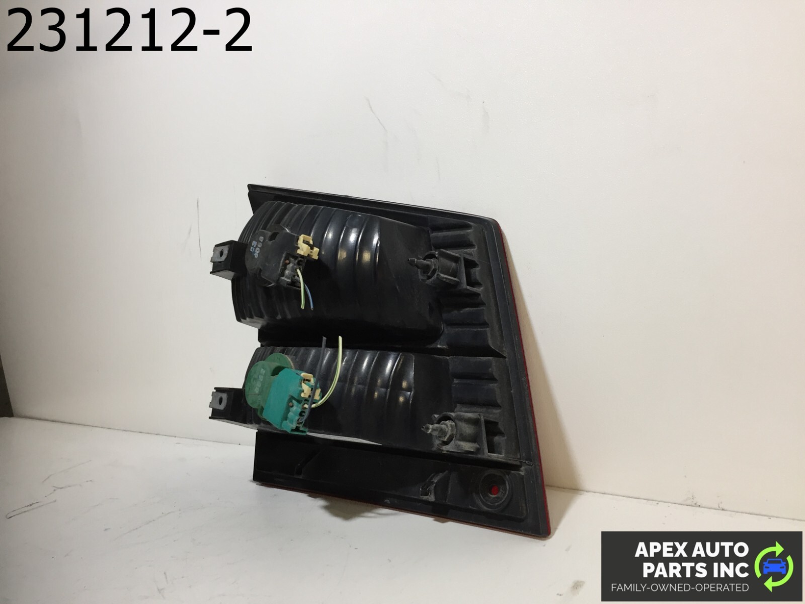 OEM Dodge Journey 2009 Halogen Inner Tail Light Right Passenger - Image 6