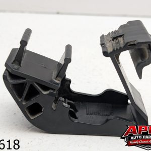 OEM 2001 BMW 740i 740iL 4.4L Upper Radiator Bracket Clamp