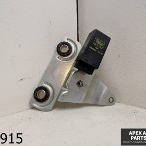 OEM 1997-2001 Jeep Grand Cherokee 4.0L Rear windshield relay module with bracket