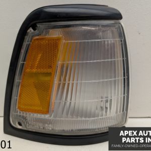 OEM 1992-1995 Toyota Pickup 2.4L Parking Light Turn Signal Lamp Right
