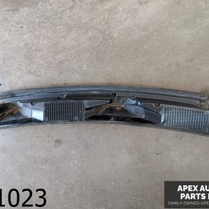 OEM 2006 Hummer H3 3.5L Front Windshield Cowl Vent Wiper Screen Panel