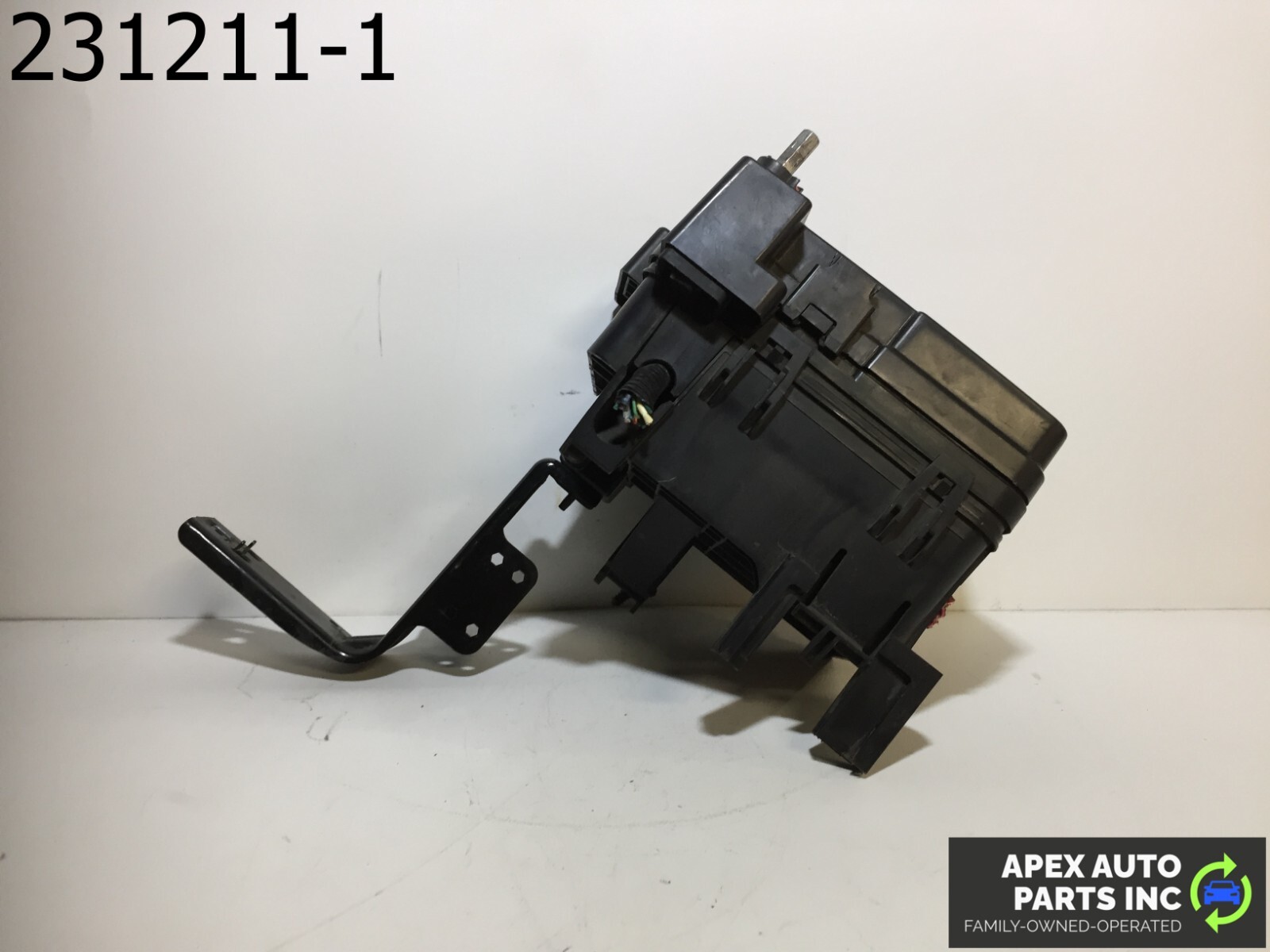 OEM GMC Terrain 2014 Engine Fuse Box Relay Junction Block Module