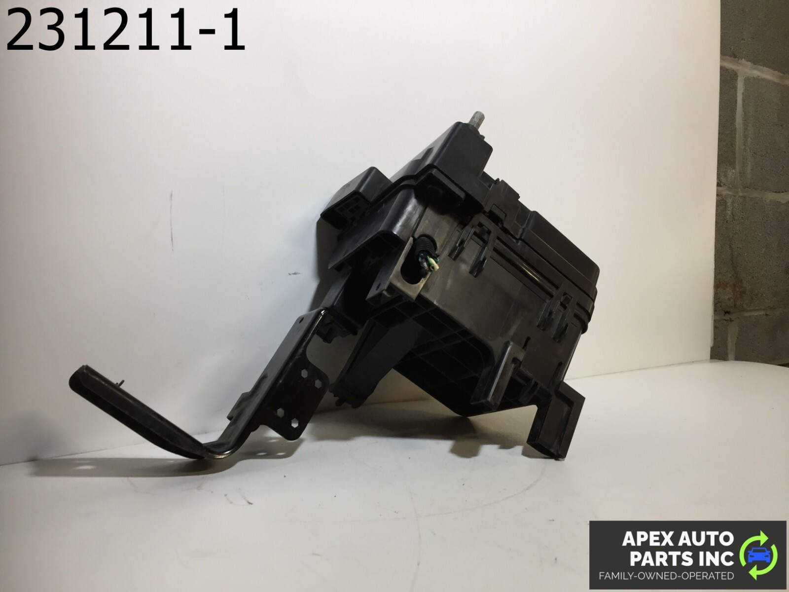 OEM GMC Terrain 2014 Engine Fuse Box Relay Junction Block Module - Image 2