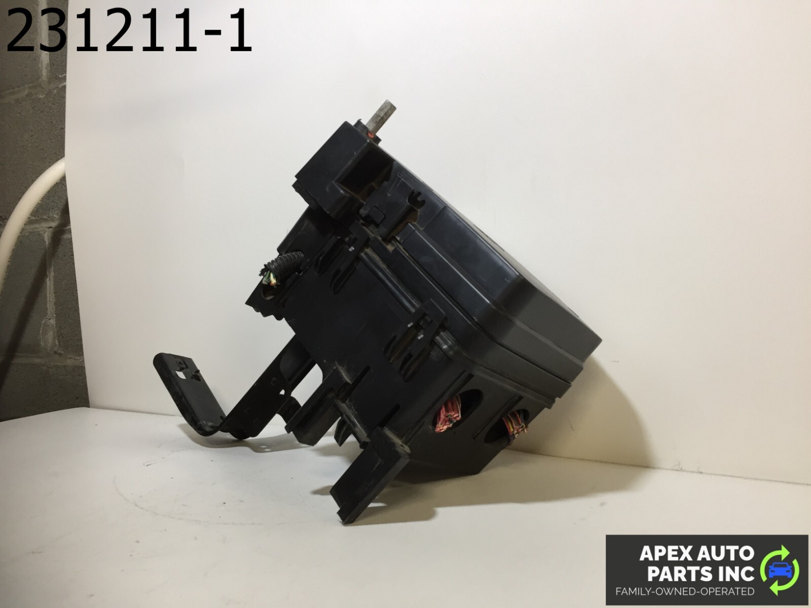 OEM GMC Terrain 2014 Engine Fuse Box Relay Junction Block Module - Image 3