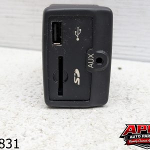 OEM 2014 Fiat 500L 1.4L FRONT USB AUX PORT SD CARD READER