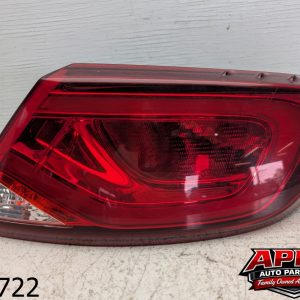 OEM 2015 Chrysler 200 2.4L Right Passenger Side Tail Light Assembly quarter