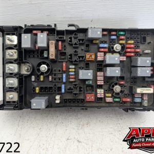 OEM 2015 Chrysler 200 2.4L Engine Fuse Box Power Distribution Box