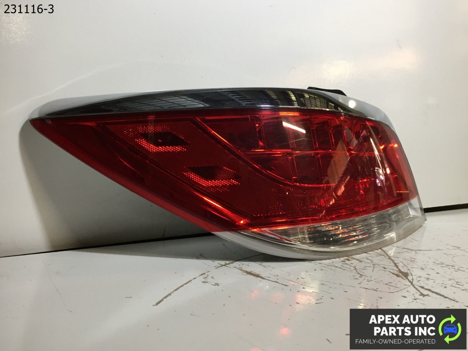 OEM 2010 Buick Lacrosse Outer Right Passenger LED Taillight Tail Light Assembly - Image 2