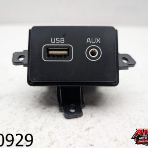 OEM 2015 Kia Sedona 3.3L FRONT CENTER CONSOLE USB A & AUX AUDIO INPUT PORT JACK