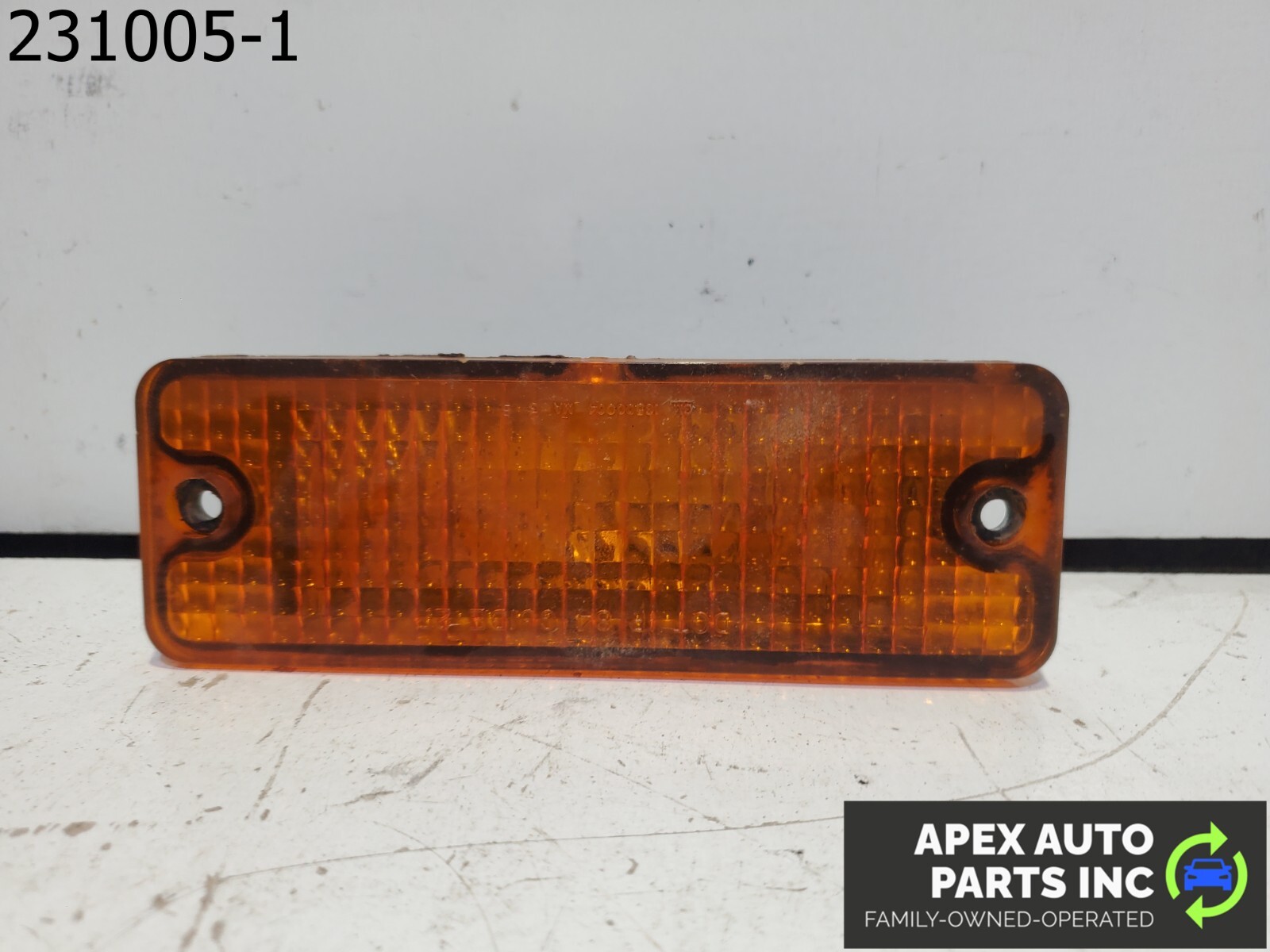 1985 PONTAC FIERO V6 AUTOMATIC RIGHT FRONT SIDE MARKER OEM - Image 3