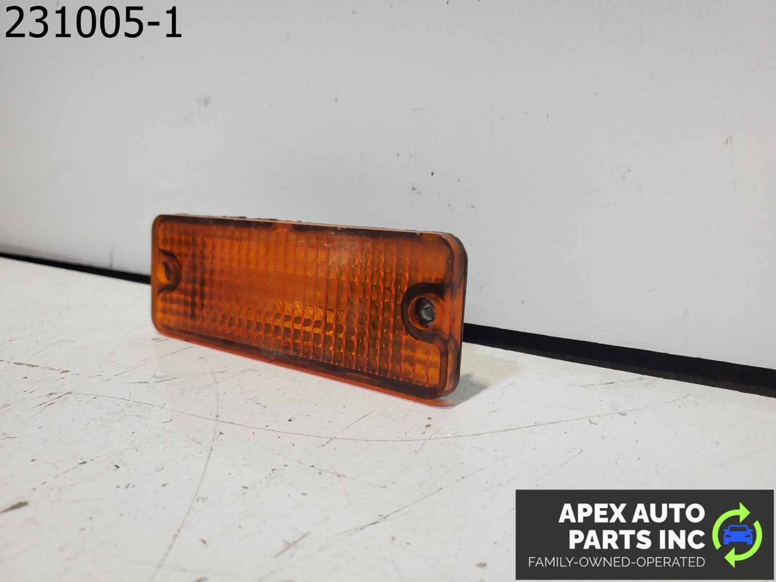 1985 PONTAC FIERO V6 AUTOMATIC RIGHT FRONT SIDE MARKER OEM - Image 4