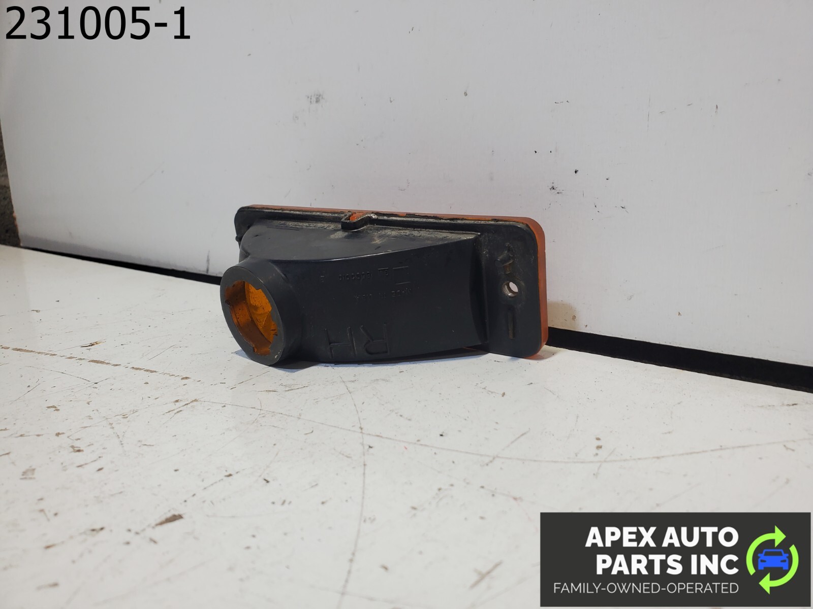 1985 PONTAC FIERO V6 AUTOMATIC RIGHT FRONT SIDE MARKER OEM - Image 5