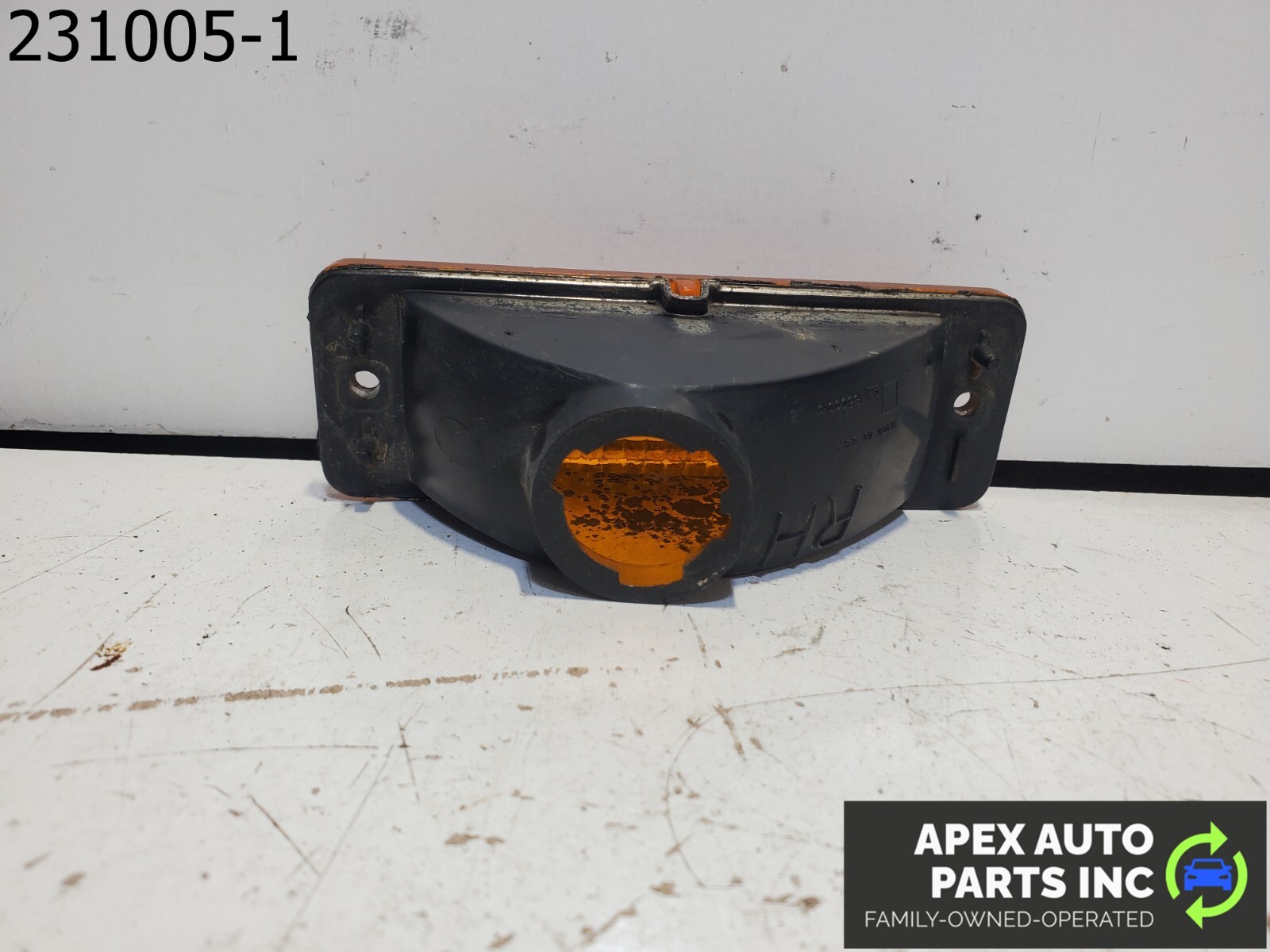 1985 PONTAC FIERO V6 AUTOMATIC RIGHT FRONT SIDE MARKER OEM - Image 6