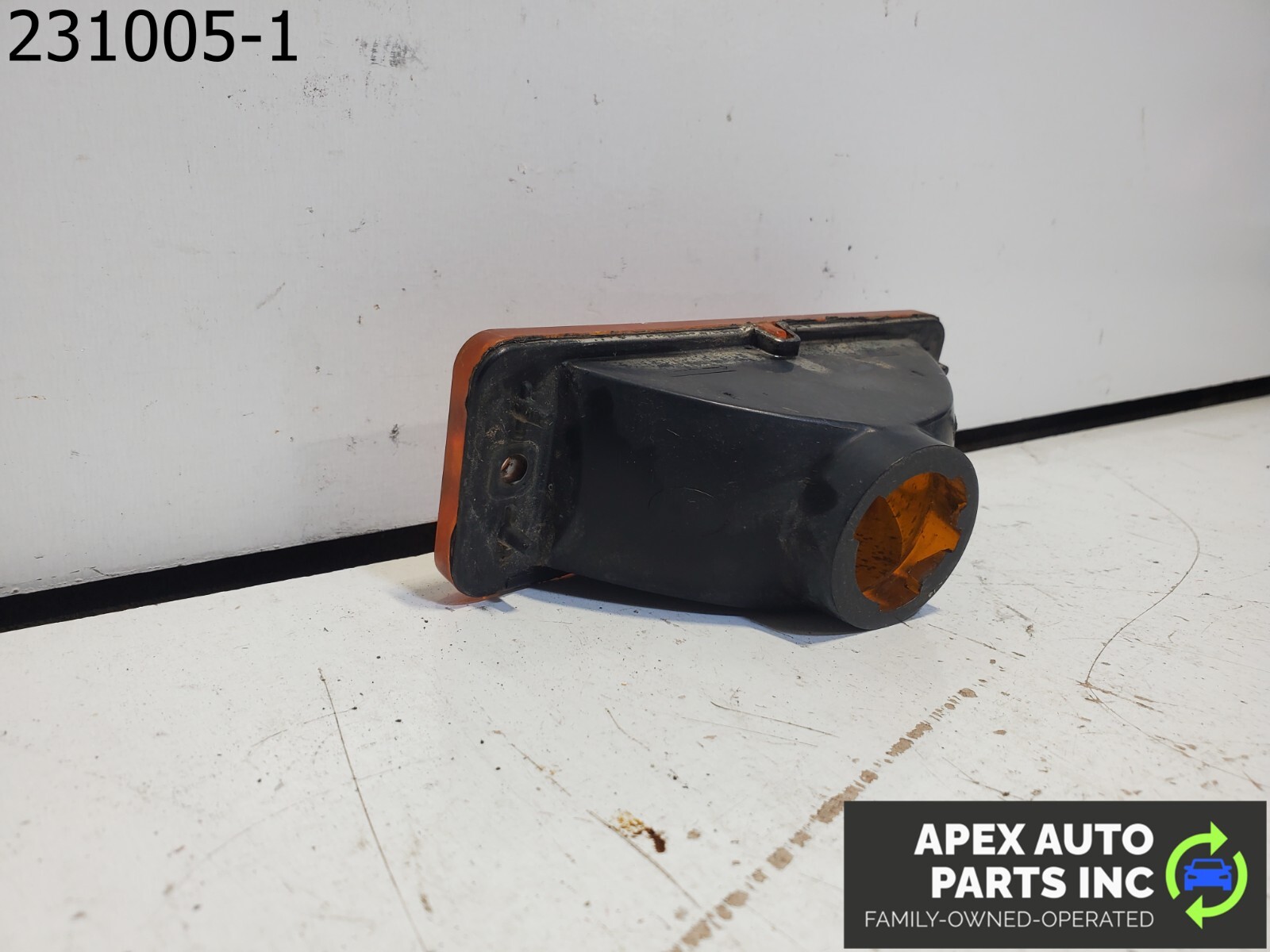 1985 PONTAC FIERO V6 AUTOMATIC RIGHT FRONT SIDE MARKER OEM - Image 7