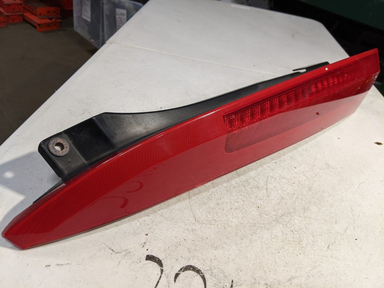 2003 2004 2005 2006 VOLVO XC90 LEFT REAR DRIVER SIDE UPPER TAILLIGHT REFLECTOR - Image 4