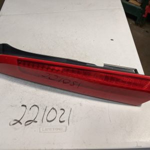2003 2004 2005 2006 VOLVO XC90 LEFT REAR DRIVER SIDE UPPER TAILLIGHT REFLECTOR